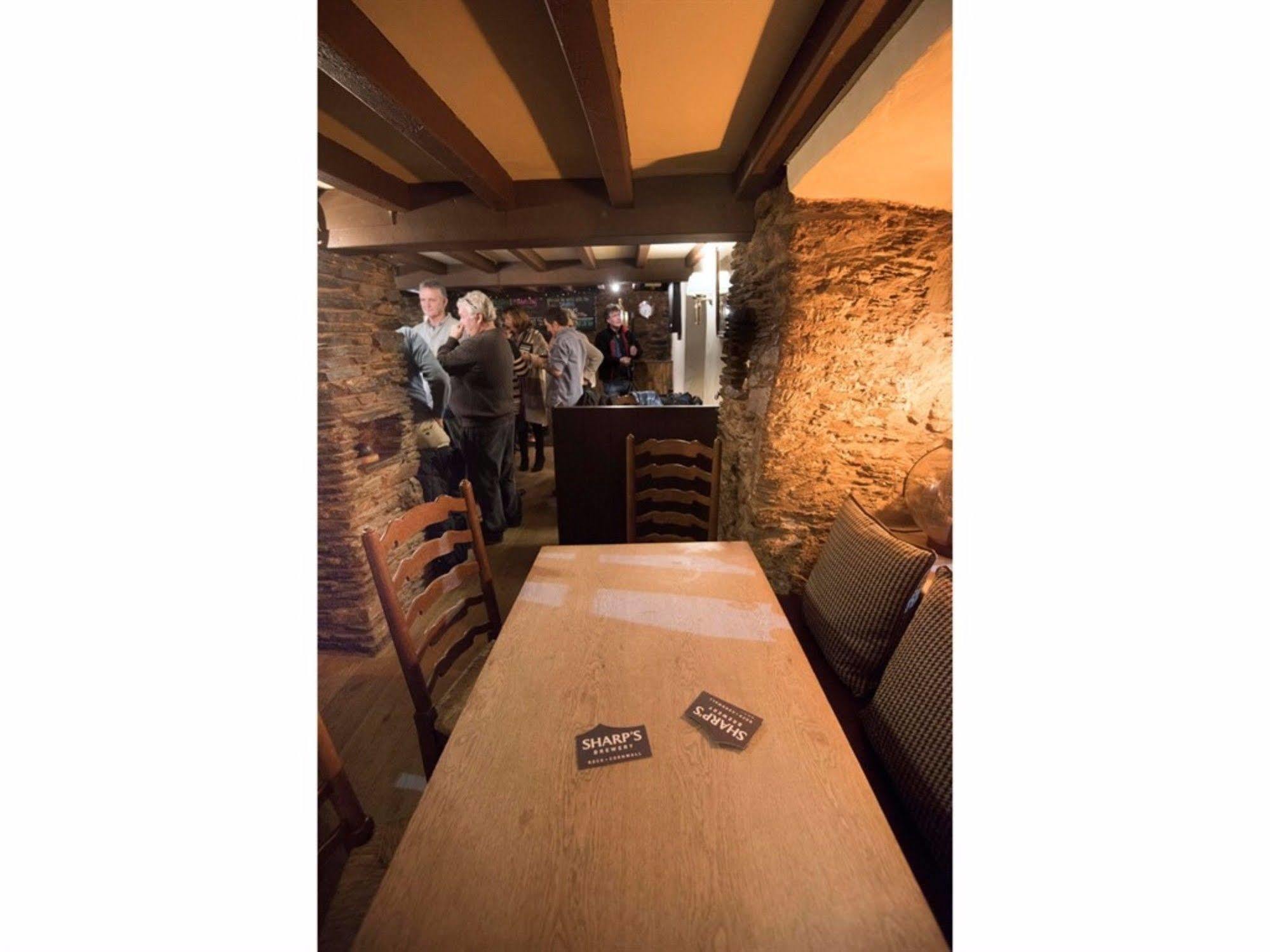 The Dolphin Inn Kingsbridge  Exterior foto